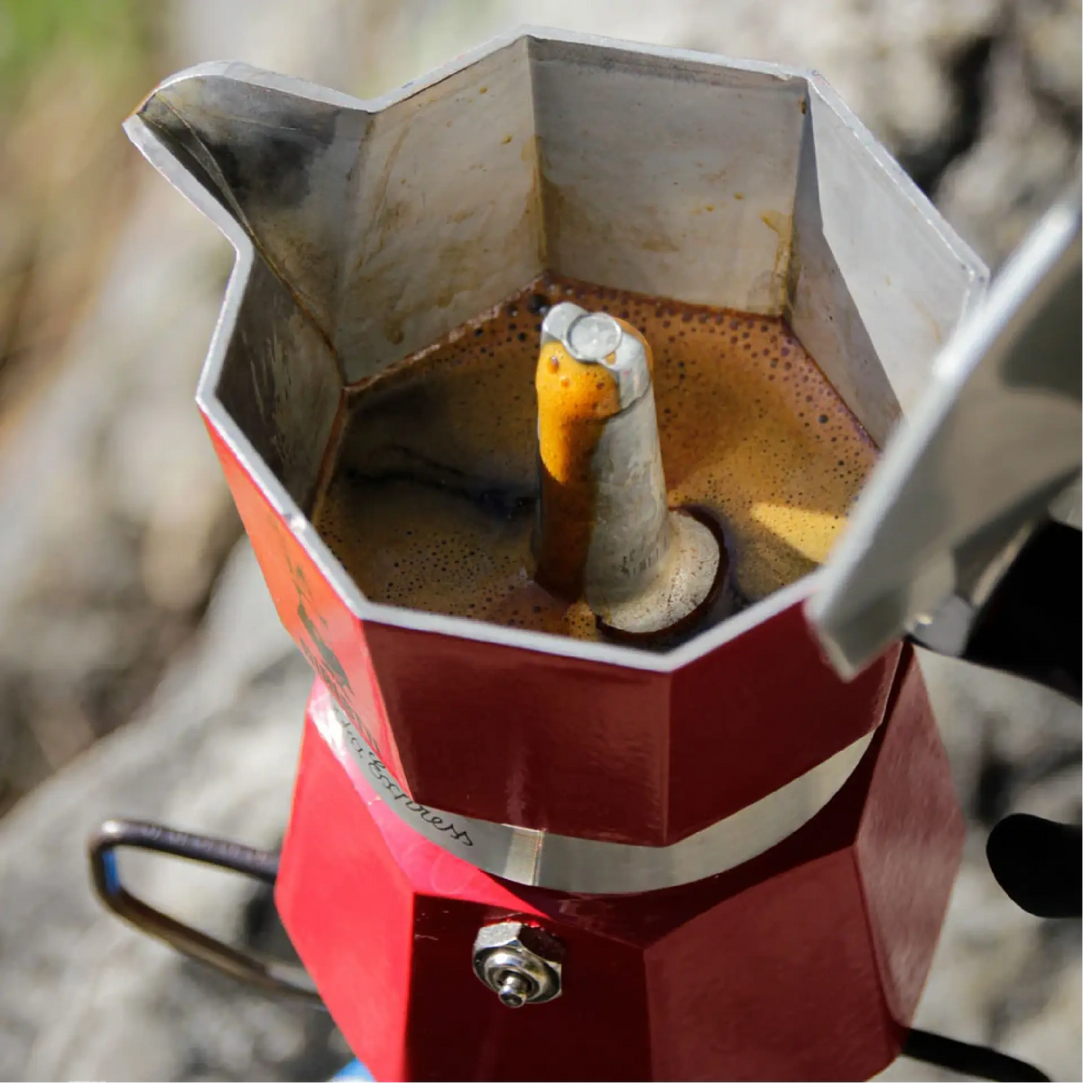 Cómo usar una cafetera moka italiana Bialetti paso a paso (y los errores más comunes)